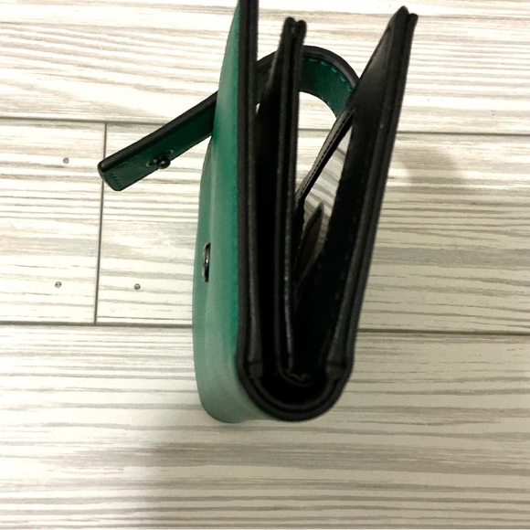 Green Nova Card Case RFID Technology Wallet - Picture 4 of 8